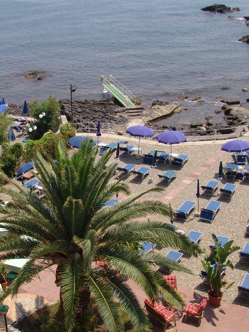 Kalos Hotel Giardini Naxos Esterno foto